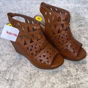 NWT Madden Girl Cutout Heels in Brown (9)